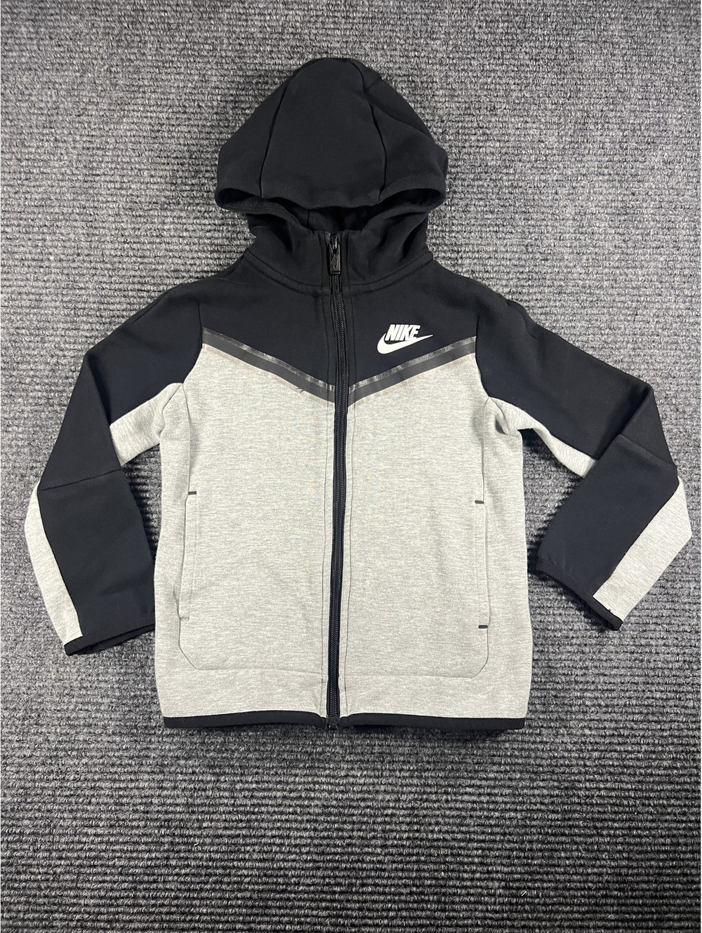 Nike Tech Boys' Black and Gray Hooded Zip-Up Sweatshirt Jacket Size 6